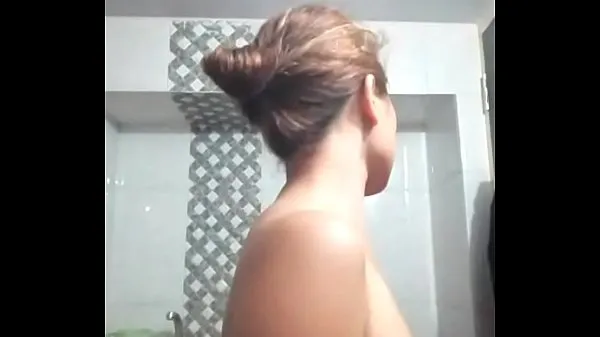 Heiße Frau geht versehentlich live auf Facebook vor einer Dusche ENFbeste Videos