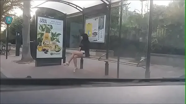 Hot bitch at a bus stop วิดีโอที่ดีที่สุด