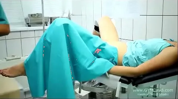 Vroči beautiful girl on a gynecological chair (33 najboljši videoposnetki