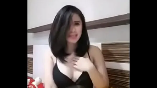حار Indonesian Bigo Live Shows off Smooth Tits أفضل مقاطع الفيديو