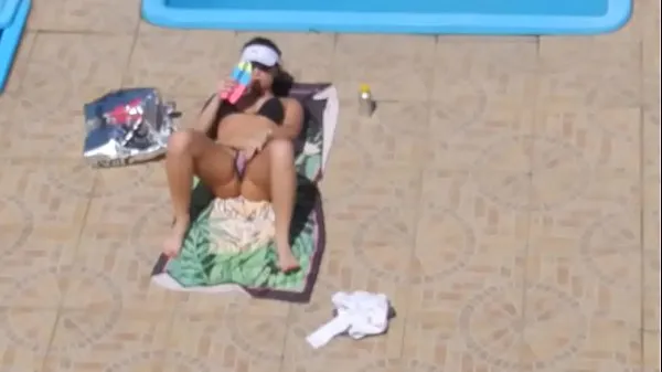 人気のFlagra いたずらな 自慰行為 Piscina Flagged Girl が プールでオナニーベスト動画