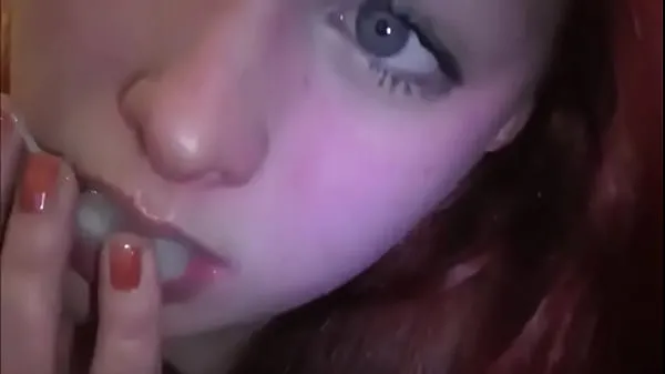 Heta Married redhead playing with cum in her mouth bästa videoklippen