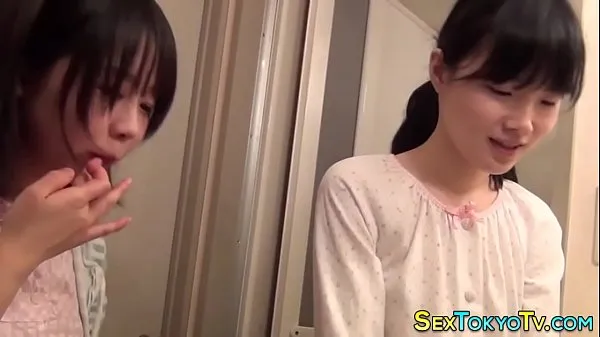 حار Japanese teen fingering أفضل مقاطع الفيديو
