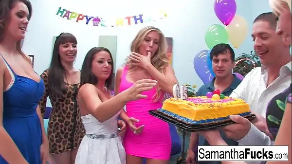 Populære Samantha celebrates her birthday with a wild crazy orgy beste videoer