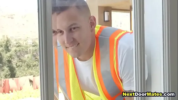 Horúce Big cock customer bareback fucks his electrician najlepšie videá