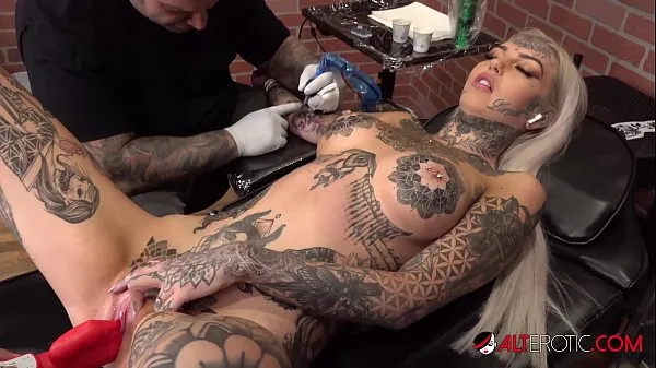 Hot Amber Luke masturbates while getting tattooed best Videos