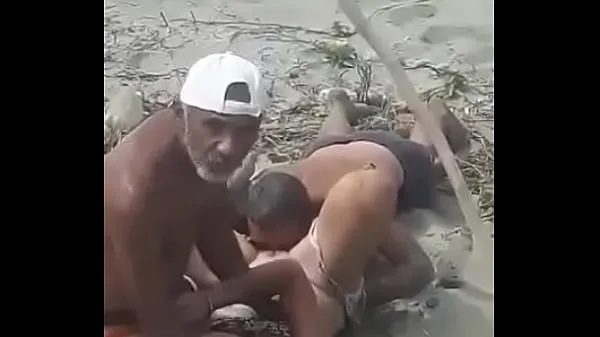 Hotte Caught on the beach bedste videoer