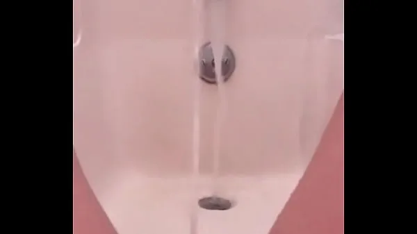 18 yo pissing fountain in the bath Video terbaik hangat