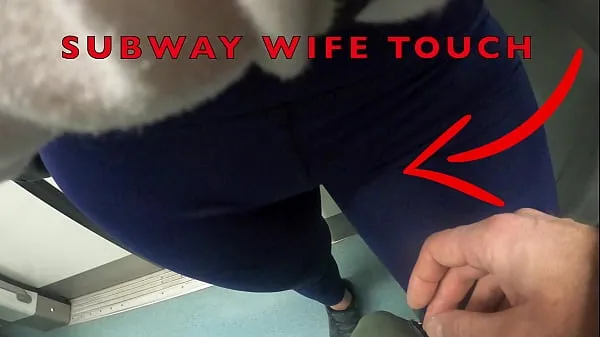 Vroči My Wife Let Older Unknown Man to Touch her Pussy Lips Over her Spandex Leggings in Subway najboljši videoposnetki