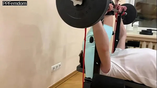 Žhavá Horny and Perverted Dominant Girl In Blue Yoga Pants Humiliation Guy in GYM - Facesitting Fullweight and Face Riding Female Supremacy (Preview nejlepší videa