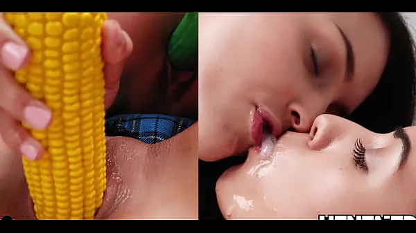 Horúce Cucumber and Banana in creamy pussy of two girls najlepšie videá