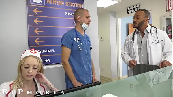 BiPhoria - Une infirmière surprend des médecins en train de baiser puis les rejoint