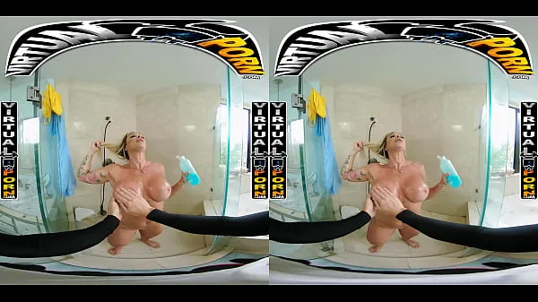 حار Busty Blonde MILF Robbin Banx Seduces Step Son In Shower أفضل مقاطع الفيديو