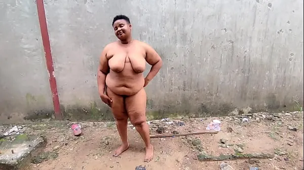Горячие Красотка толстушки ходит абсолютно голая и трахается на сайте лучшие видео