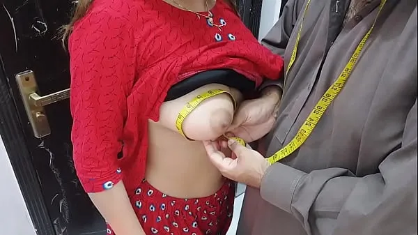 Populaire Desi indian Village Wife,s Ass Hole Fucked By Tailor In Exchange Of Her Clothes Stitching Charges Very Hot Clear Hindi Voice beste video's
