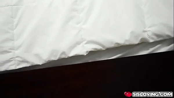 Melhores Meios-irmãos Kyler Quinn e Nicky Rebel em uma cama se aquecendo de maneira safada melhores vídeos
