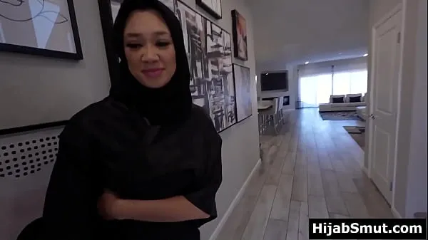 Hot Muslim girl in hijab asks for a sex lesson วิดีโอที่ดีที่สุด