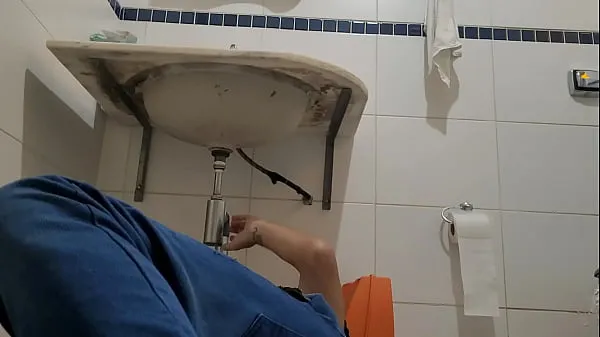Vroči I answered the plumber in a dress just to see if I had his dick najboljši videoposnetki