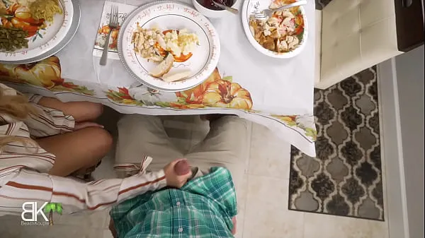 Vroči StepMom Gets Stuffed For Thanksgiving! - Full 4K najboljši videoposnetki